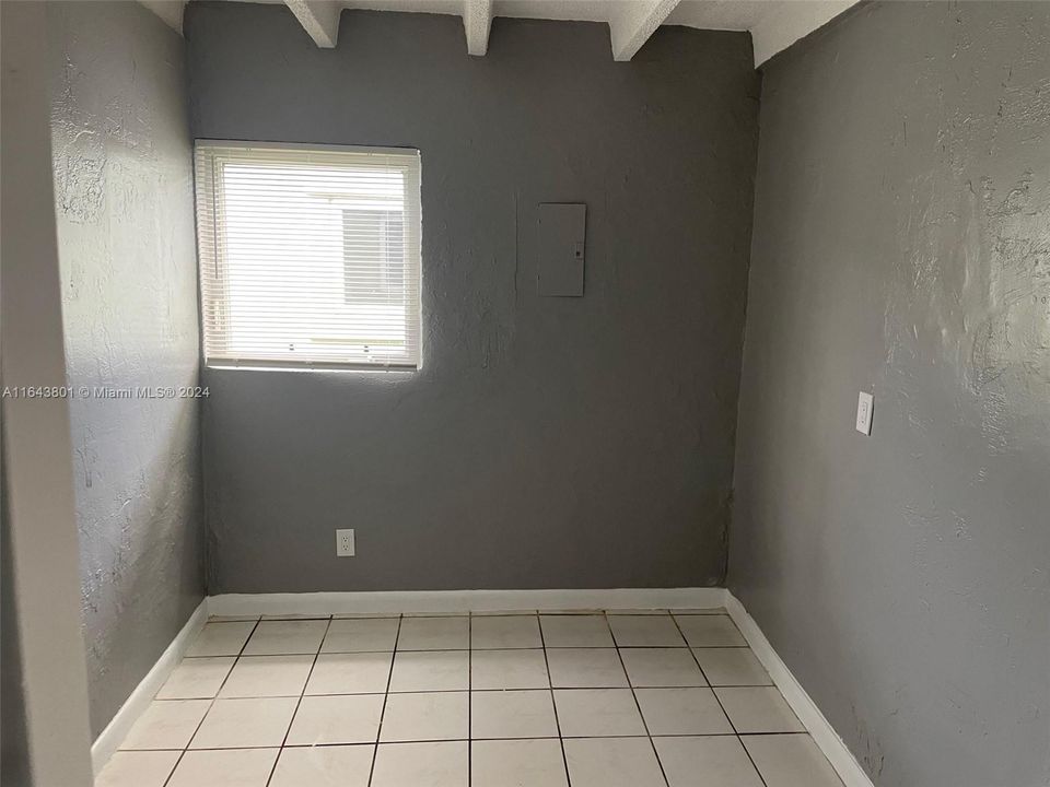 Active With Contract: $1,995 (2 beds, 1 baths, 660 Square Feet)