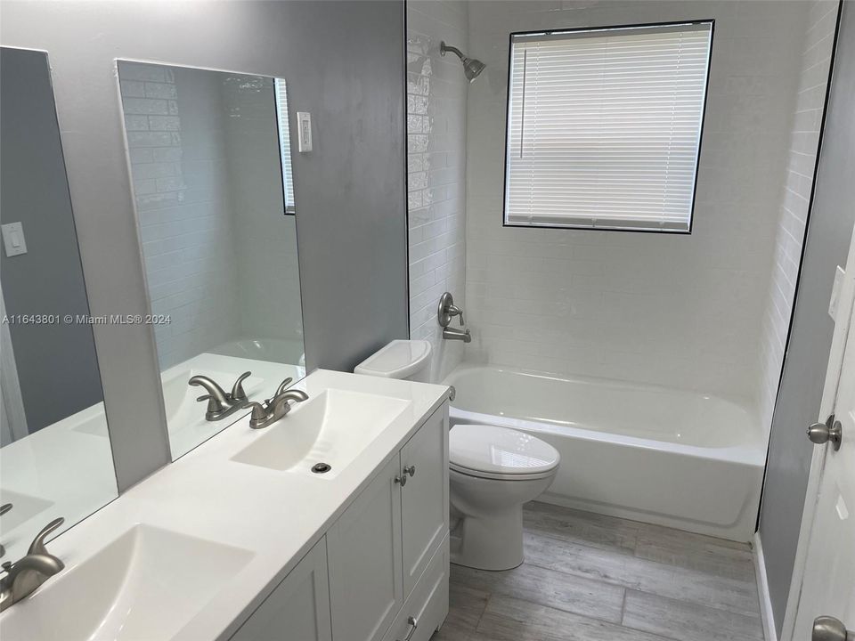 Active With Contract: $1,995 (2 beds, 1 baths, 660 Square Feet)