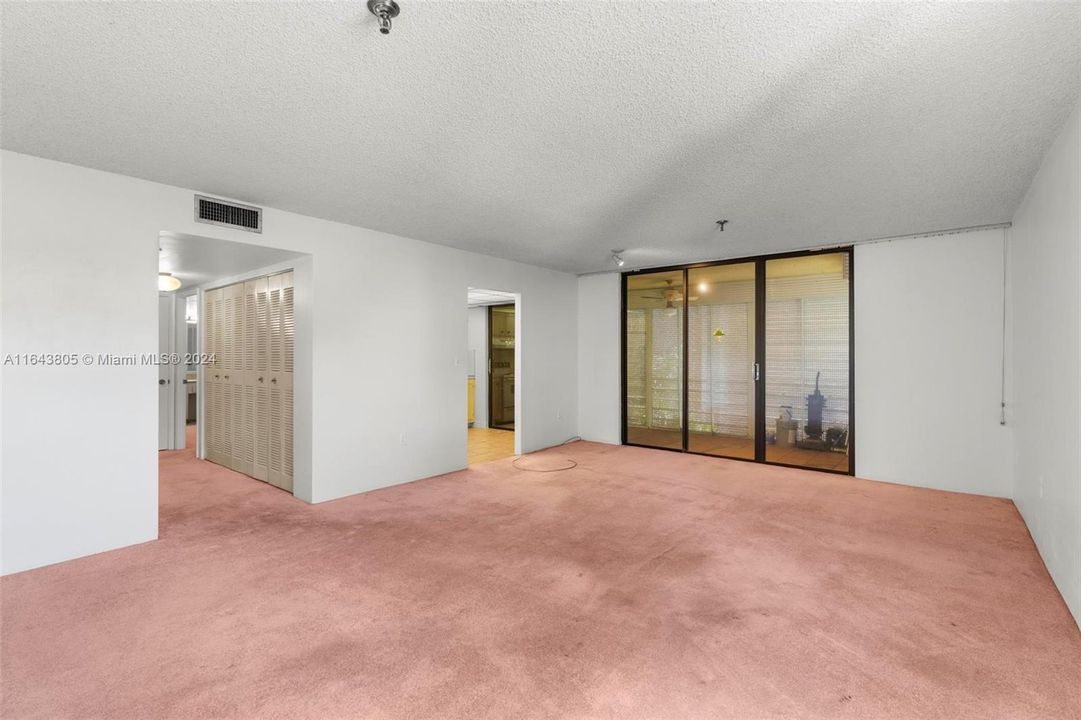 Active With Contract: $135,000 (1 beds, 1 baths, 961 Square Feet)