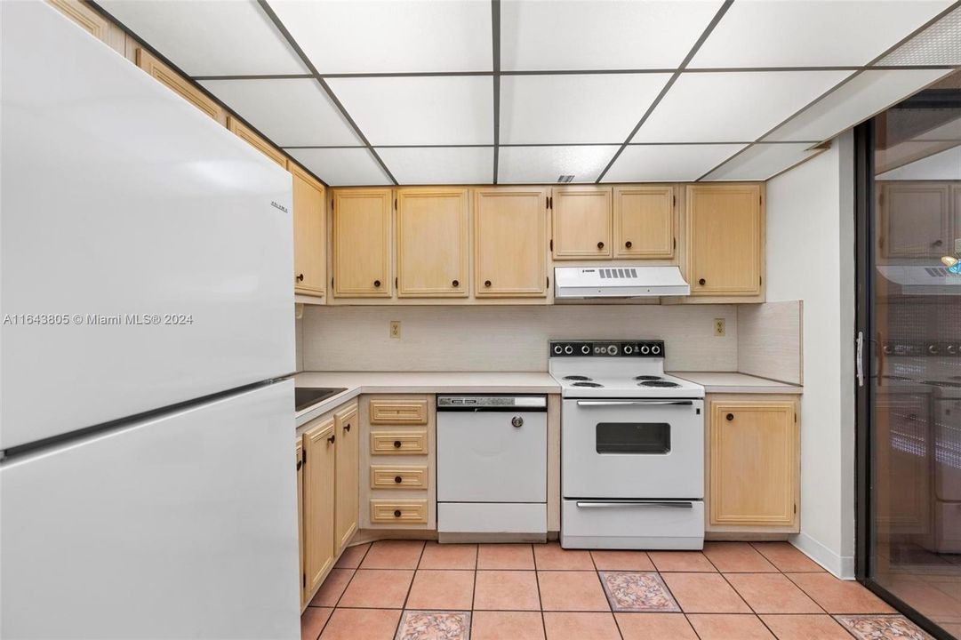 Active With Contract: $135,000 (1 beds, 1 baths, 961 Square Feet)