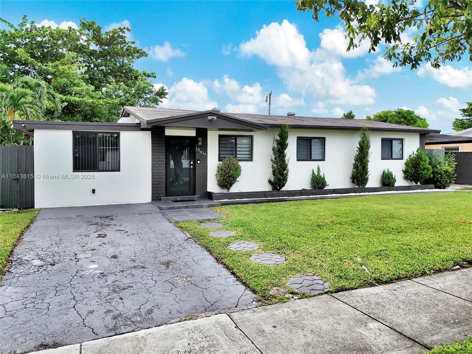 Recently Sold: $735,000 (5 beds, 3 baths, 2378 Square Feet)