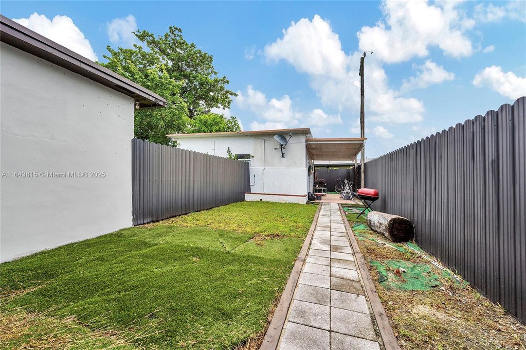 Recently Sold: $735,000 (5 beds, 3 baths, 2378 Square Feet)