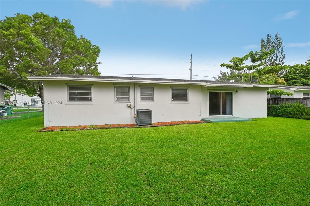 For Sale: $505,000 (3 beds, 2 baths, 1162 Square Feet)