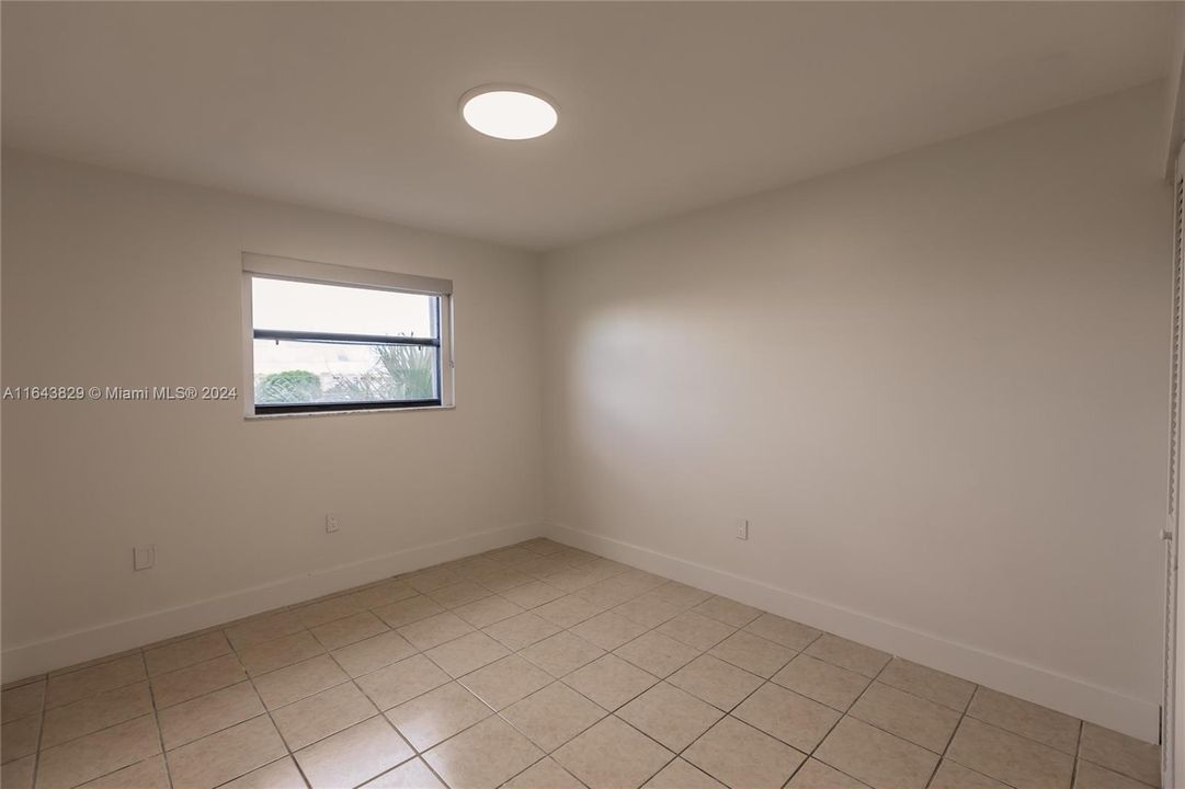 Active With Contract: $2,350 (2 beds, 2 baths, 870 Square Feet)