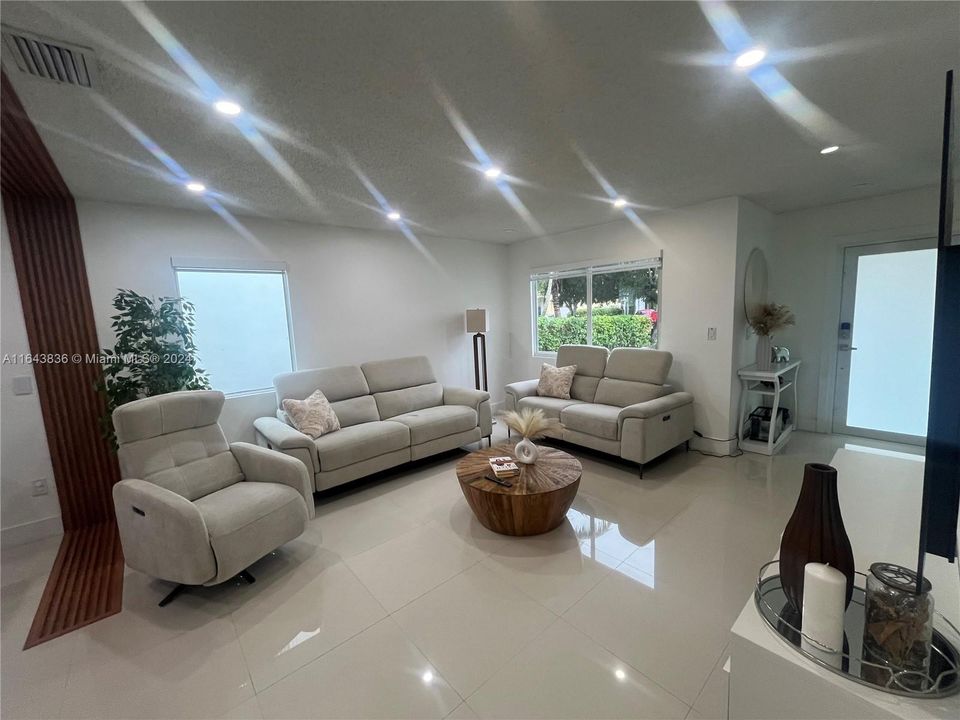 Recently Sold: $498,000 (2 beds, 2 baths, 1235 Square Feet)