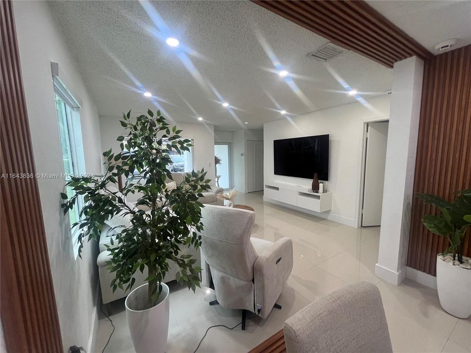 Recently Sold: $498,000 (2 beds, 2 baths, 1235 Square Feet)