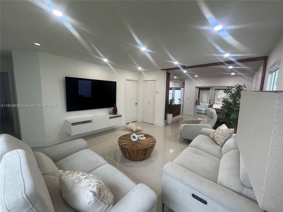 Recently Sold: $498,000 (2 beds, 2 baths, 1235 Square Feet)