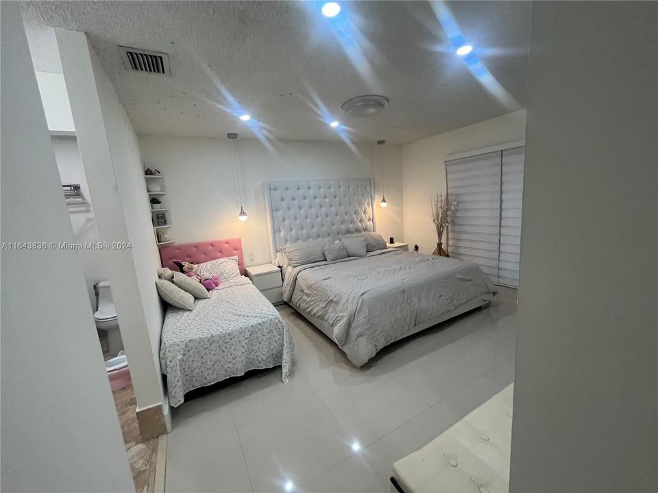 Recently Sold: $498,000 (2 beds, 2 baths, 1235 Square Feet)