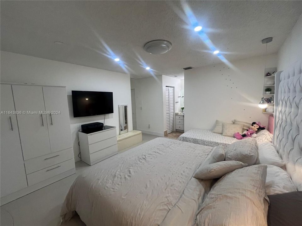 Recently Sold: $498,000 (2 beds, 2 baths, 1235 Square Feet)