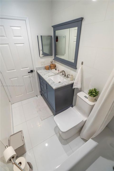 SECOND FLOOR BATHROOM