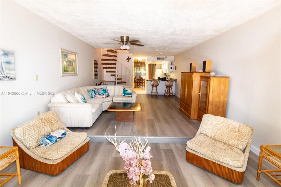 For Sale: $640,000 (2 beds, 1 baths, 1358 Square Feet)