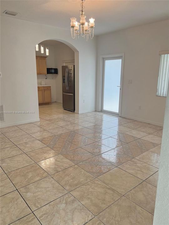 Recently Rented: $2,300 (2 beds, 1 baths, 1000 Square Feet)