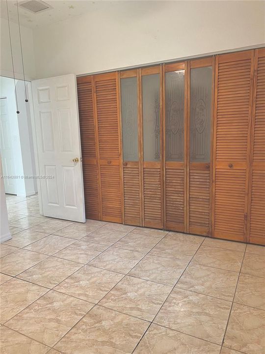 Recently Rented: $2,300 (2 beds, 1 baths, 1000 Square Feet)