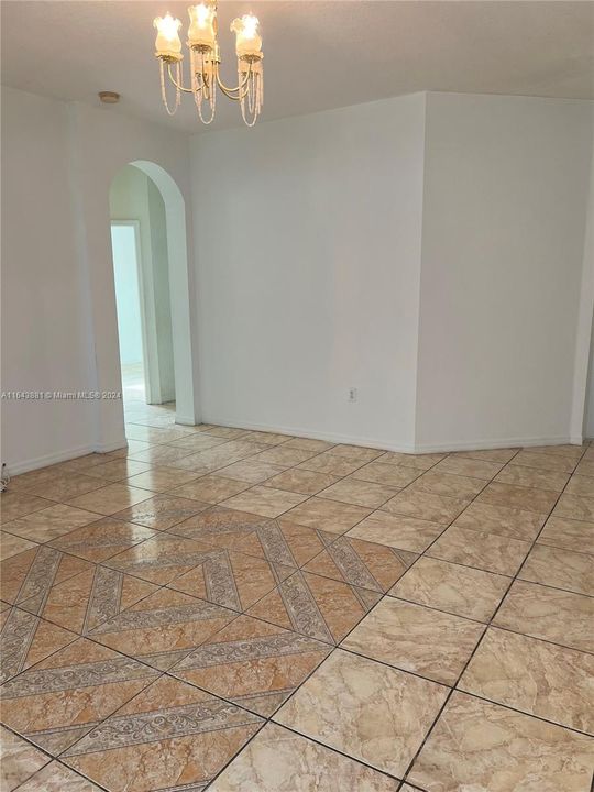 Recently Rented: $2,300 (2 beds, 1 baths, 1000 Square Feet)