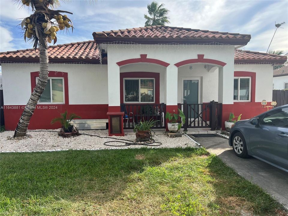 Recently Rented: $2,300 (2 beds, 1 baths, 1000 Square Feet)