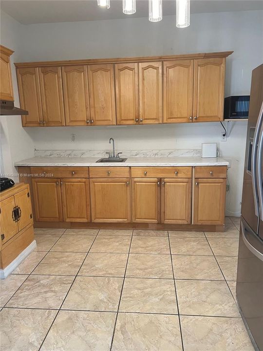 Recently Rented: $2,300 (2 beds, 1 baths, 1000 Square Feet)