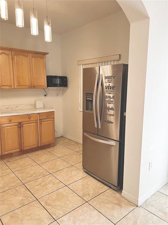 Recently Rented: $2,300 (2 beds, 1 baths, 1000 Square Feet)