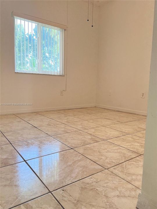 Recently Rented: $2,300 (2 beds, 1 baths, 1000 Square Feet)