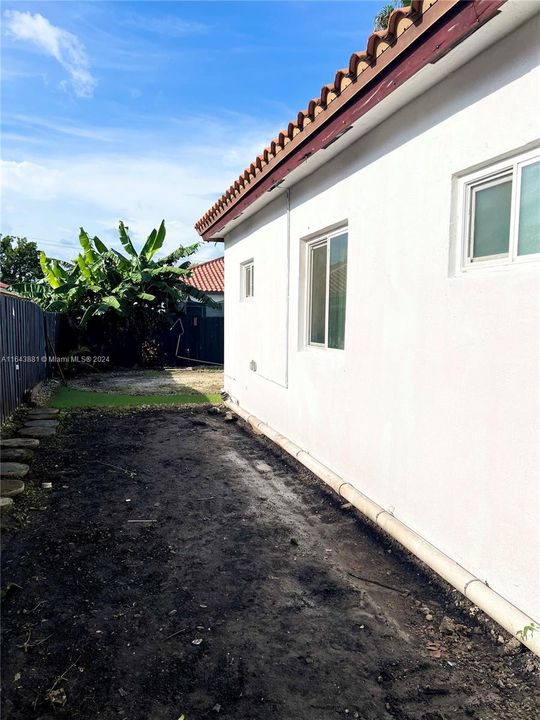 Recently Rented: $2,300 (2 beds, 1 baths, 1000 Square Feet)