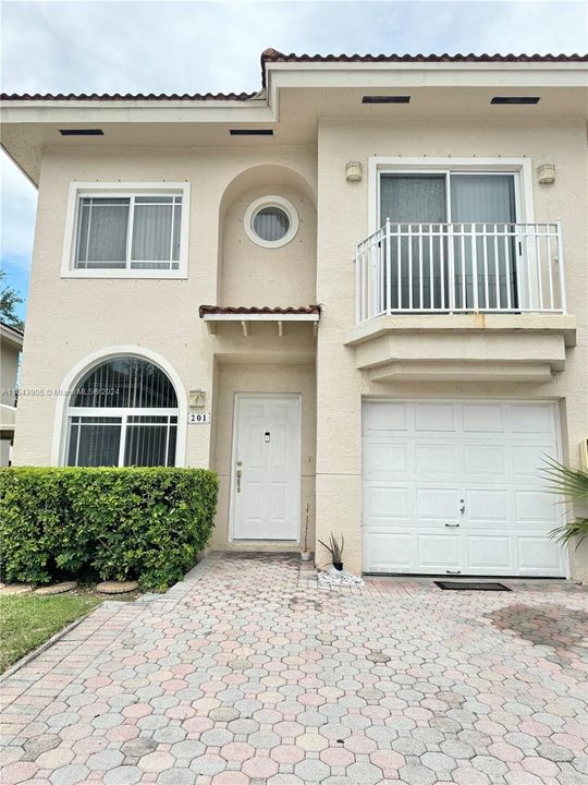 Active With Contract: $3,300 (3 beds, 3 baths, 1790 Square Feet)