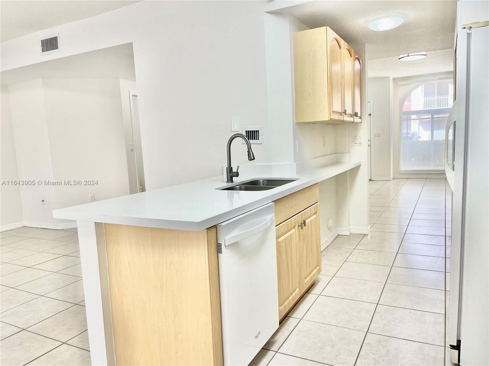 Active With Contract: $3,300 (3 beds, 3 baths, 1790 Square Feet)