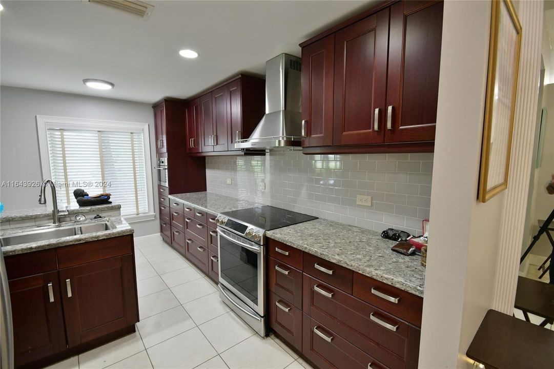 For Sale: $429,000 (2 beds, 2 baths, 1336 Square Feet)