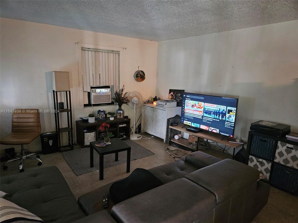 Active With Contract: $335,000 (1 beds, 1 baths, 1198 Square Feet)