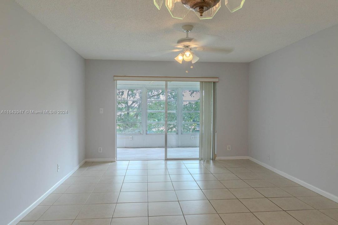 For Sale: $110,000 (1 beds, 1 baths, 720 Square Feet)