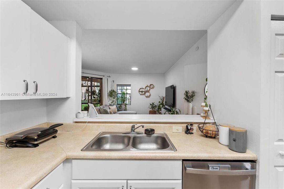 Active With Contract: $429,000 (3 beds, 2 baths, 1239 Square Feet)