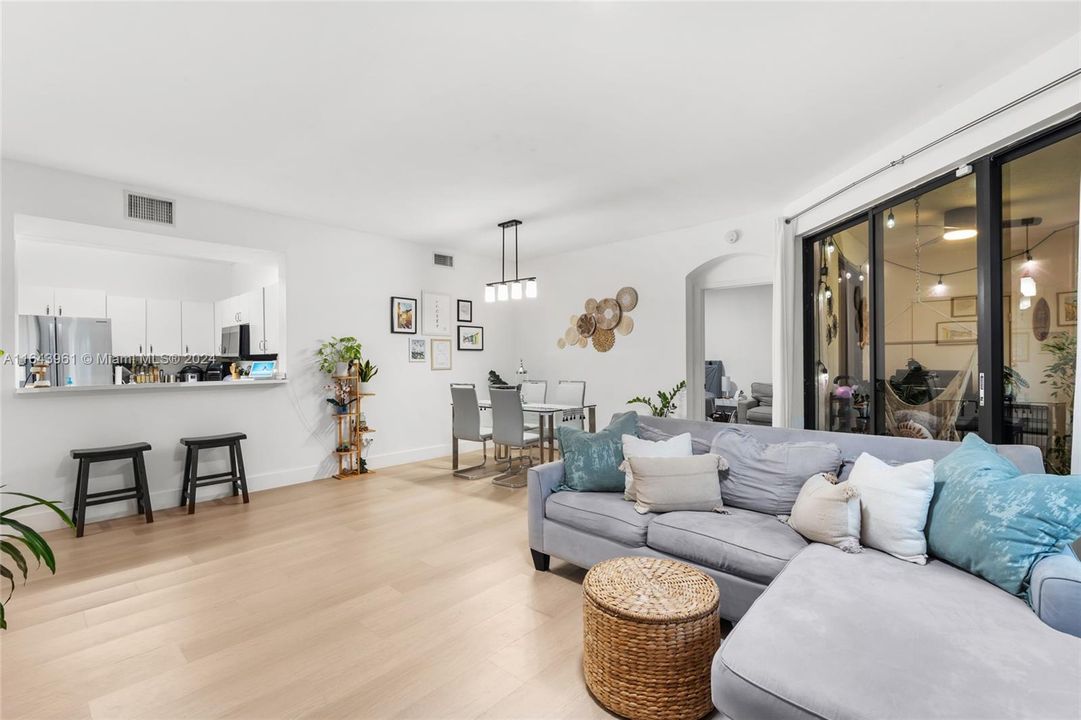 Active With Contract: $429,000 (3 beds, 2 baths, 1239 Square Feet)