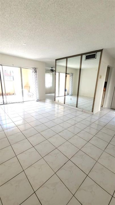 Active With Contract: $2,180 (2 beds, 2 baths, 911 Square Feet)