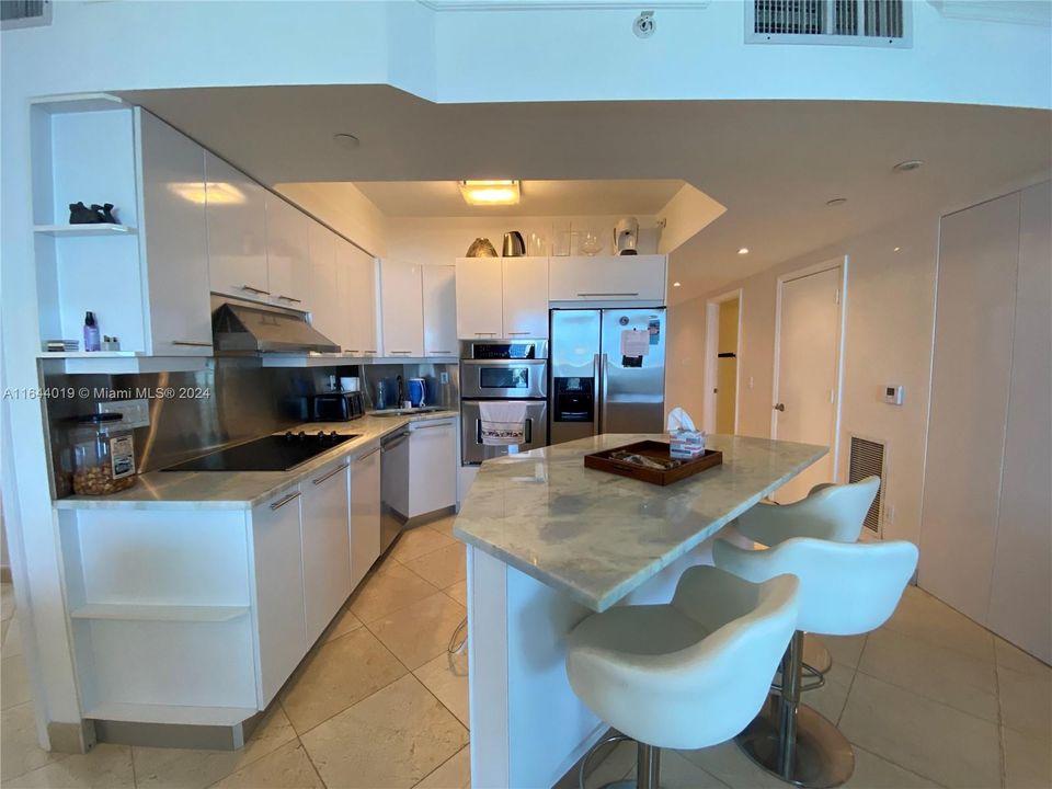 Active With Contract: $7,800 (2 beds, 2 baths, 1550 Square Feet)