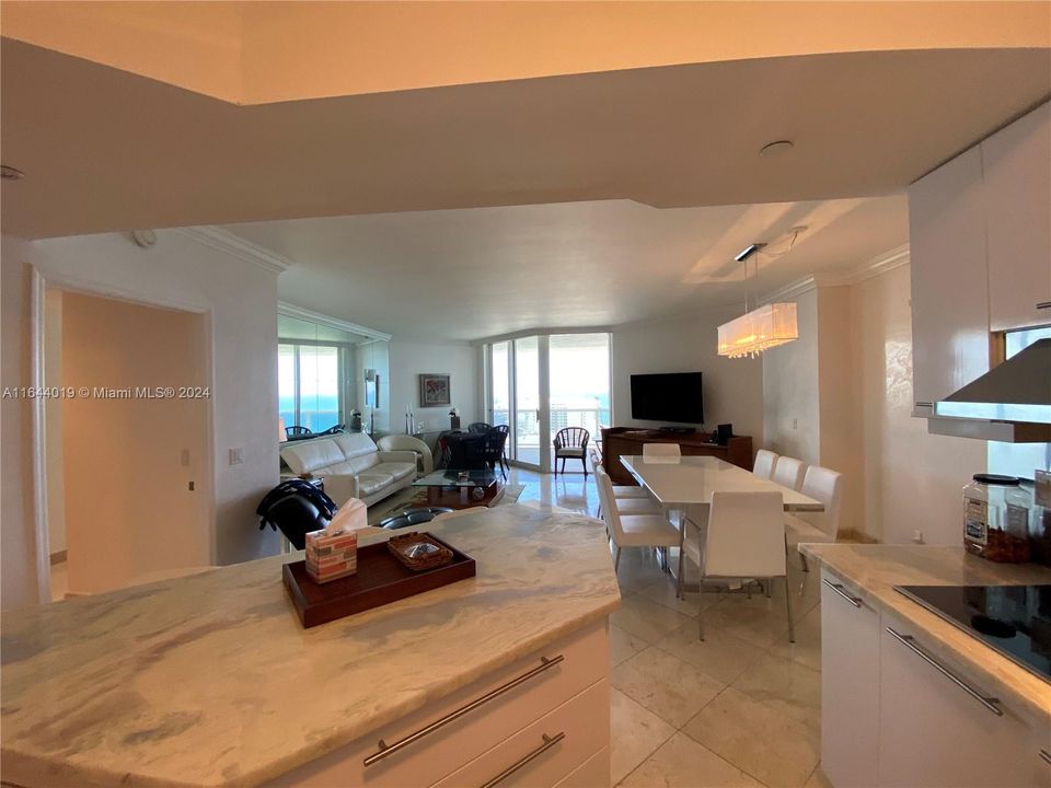 Active With Contract: $7,800 (2 beds, 2 baths, 1550 Square Feet)