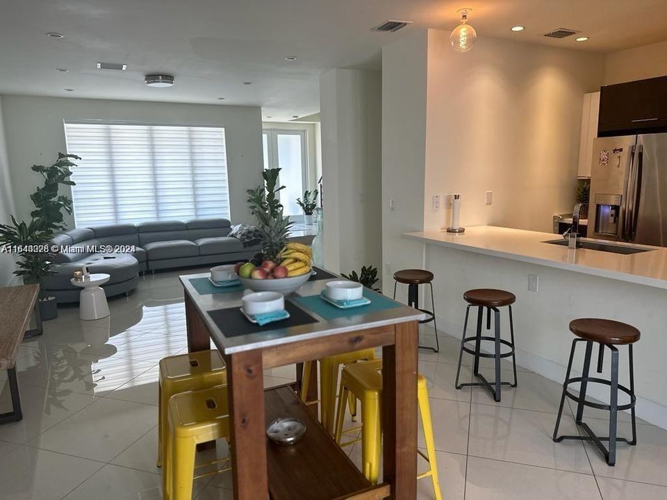 Active With Contract: $4,200 (3 beds, 2 baths, 1720 Square Feet)