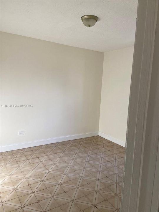 Active With Contract: $2,900 (4 beds, 2 baths, 1484 Square Feet)