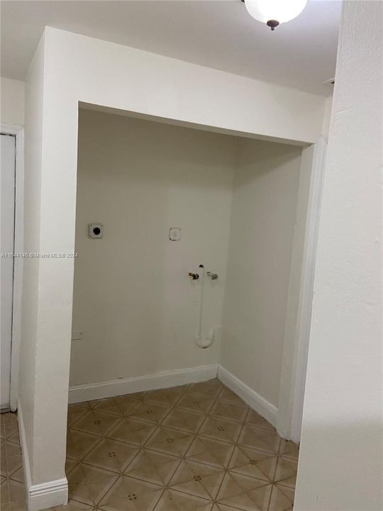 Active With Contract: $2,900 (4 beds, 2 baths, 1484 Square Feet)