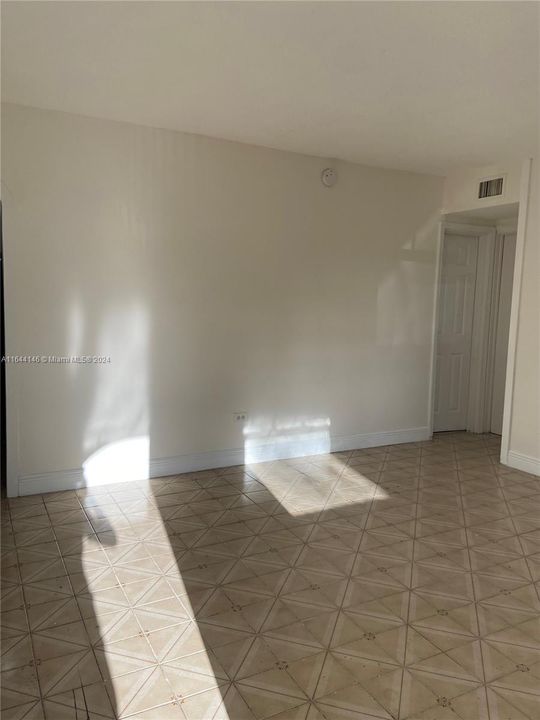 Active With Contract: $2,900 (4 beds, 2 baths, 1484 Square Feet)