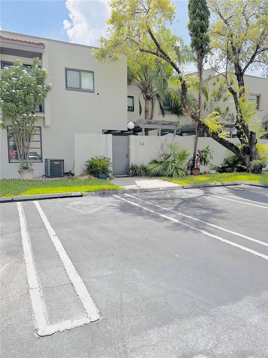 Active With Contract: $3,700 (3 beds, 2 baths, 1234 Square Feet)