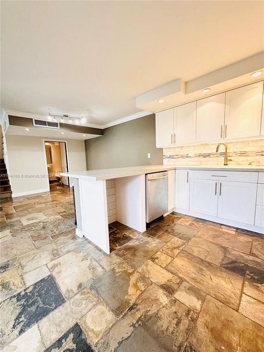 Active With Contract: $3,700 (3 beds, 2 baths, 1234 Square Feet)