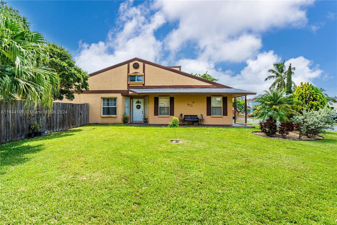 Recently Sold: $520,000 (3 beds, 2 baths, 1248 Square Feet)