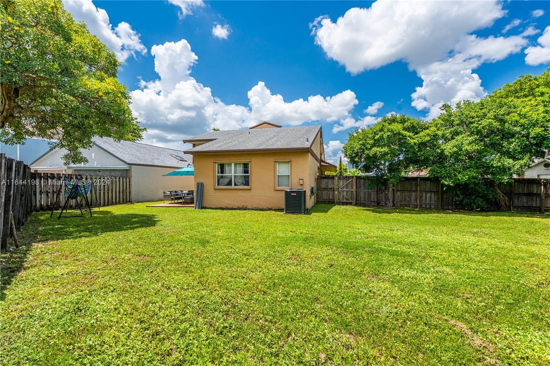 Recently Sold: $520,000 (3 beds, 2 baths, 1248 Square Feet)