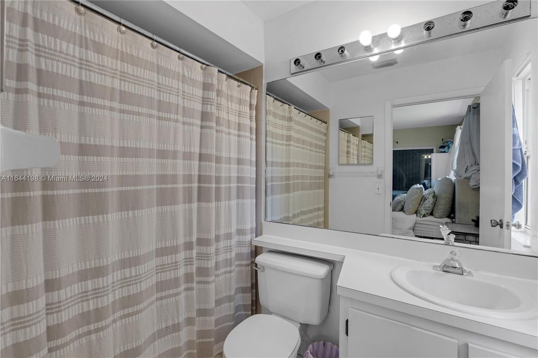 Recently Sold: $520,000 (3 beds, 2 baths, 1248 Square Feet)