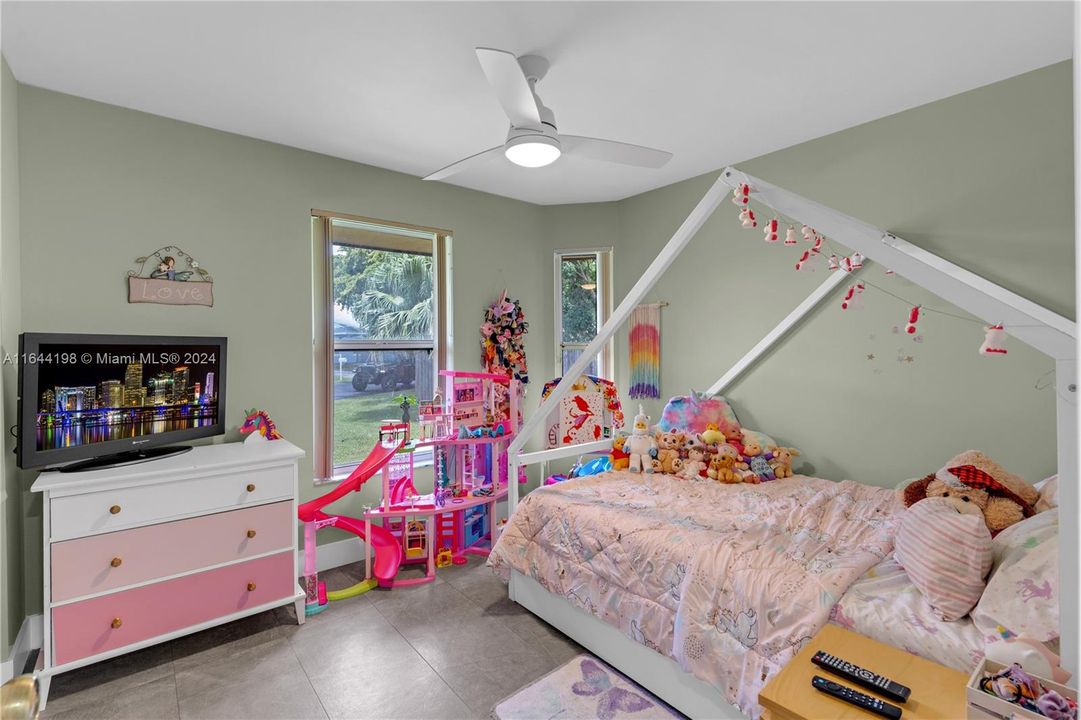 Recently Sold: $520,000 (3 beds, 2 baths, 1248 Square Feet)