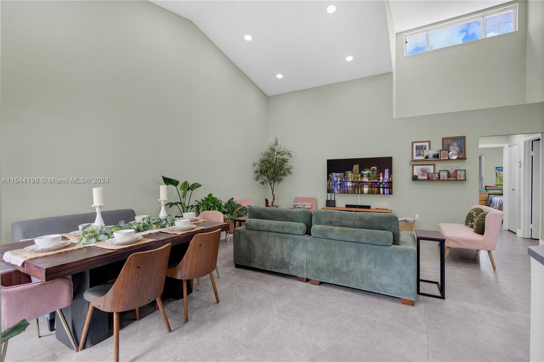 Recently Sold: $520,000 (3 beds, 2 baths, 1248 Square Feet)