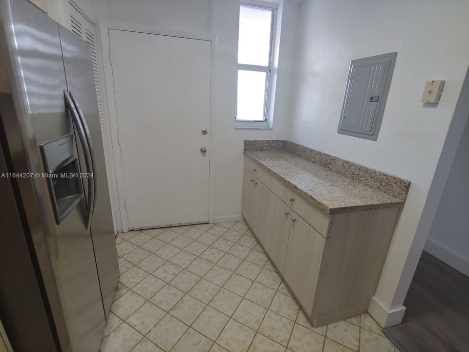 For Sale: $265,000 (2 beds, 2 baths, 1025 Square Feet)