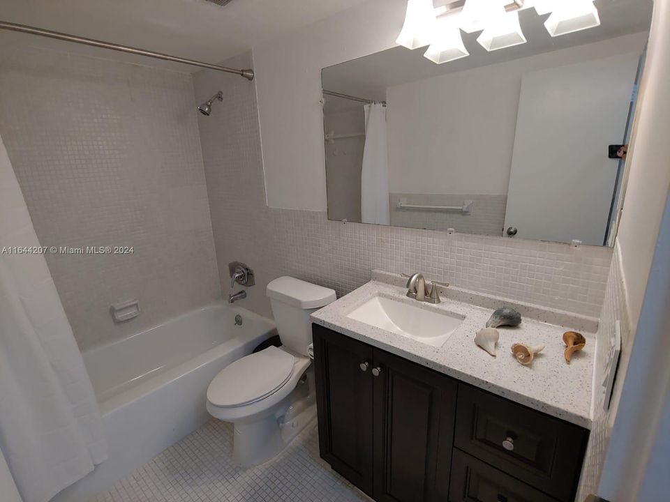 For Sale: $265,000 (2 beds, 2 baths, 1025 Square Feet)