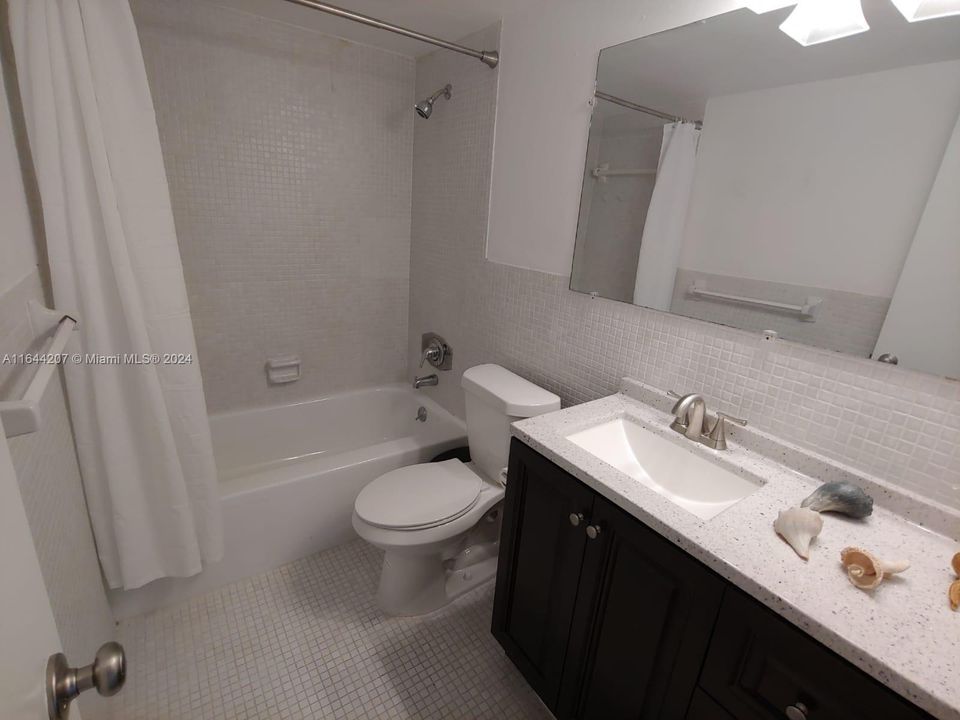 For Sale: $265,000 (2 beds, 2 baths, 1025 Square Feet)