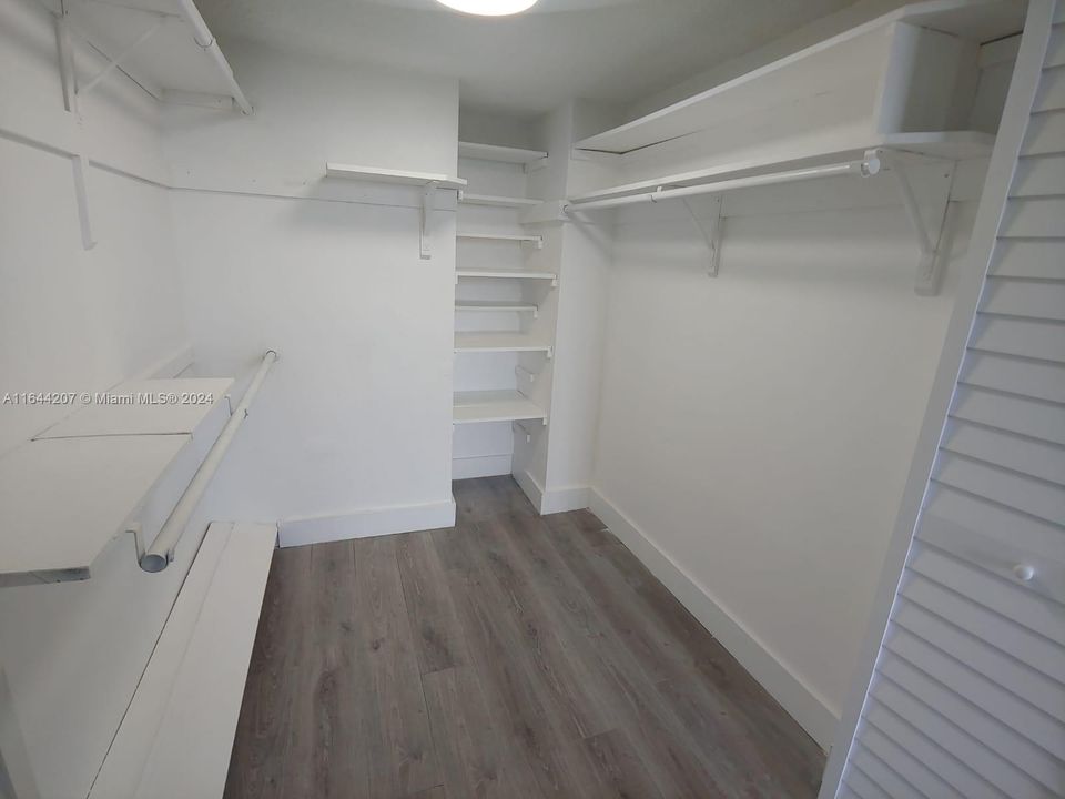 For Sale: $265,000 (2 beds, 2 baths, 1025 Square Feet)