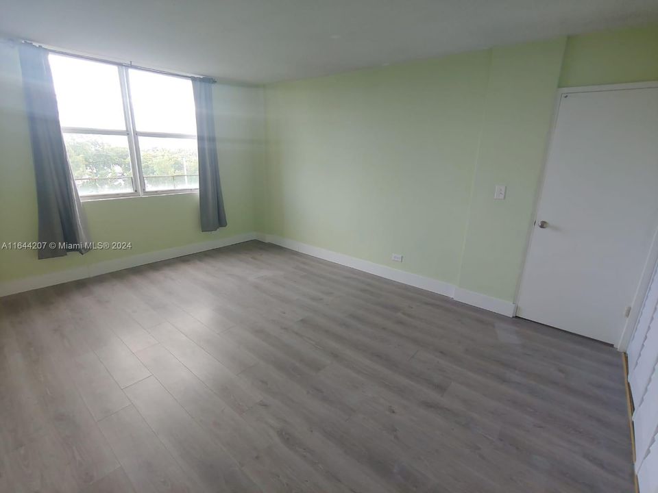 For Sale: $265,000 (2 beds, 2 baths, 1025 Square Feet)