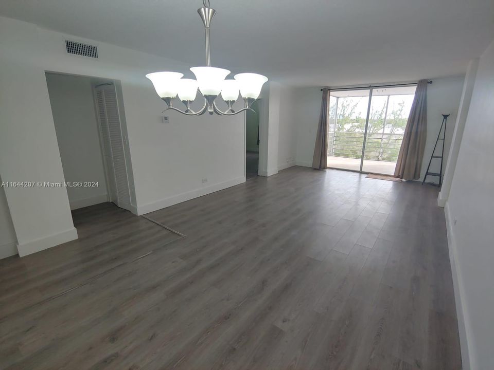 For Sale: $265,000 (2 beds, 2 baths, 1025 Square Feet)